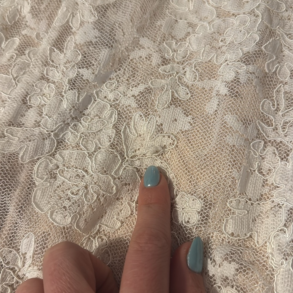 Romanza Gown in White Chantilly Lace V. Chapman - Picture 10 of 11